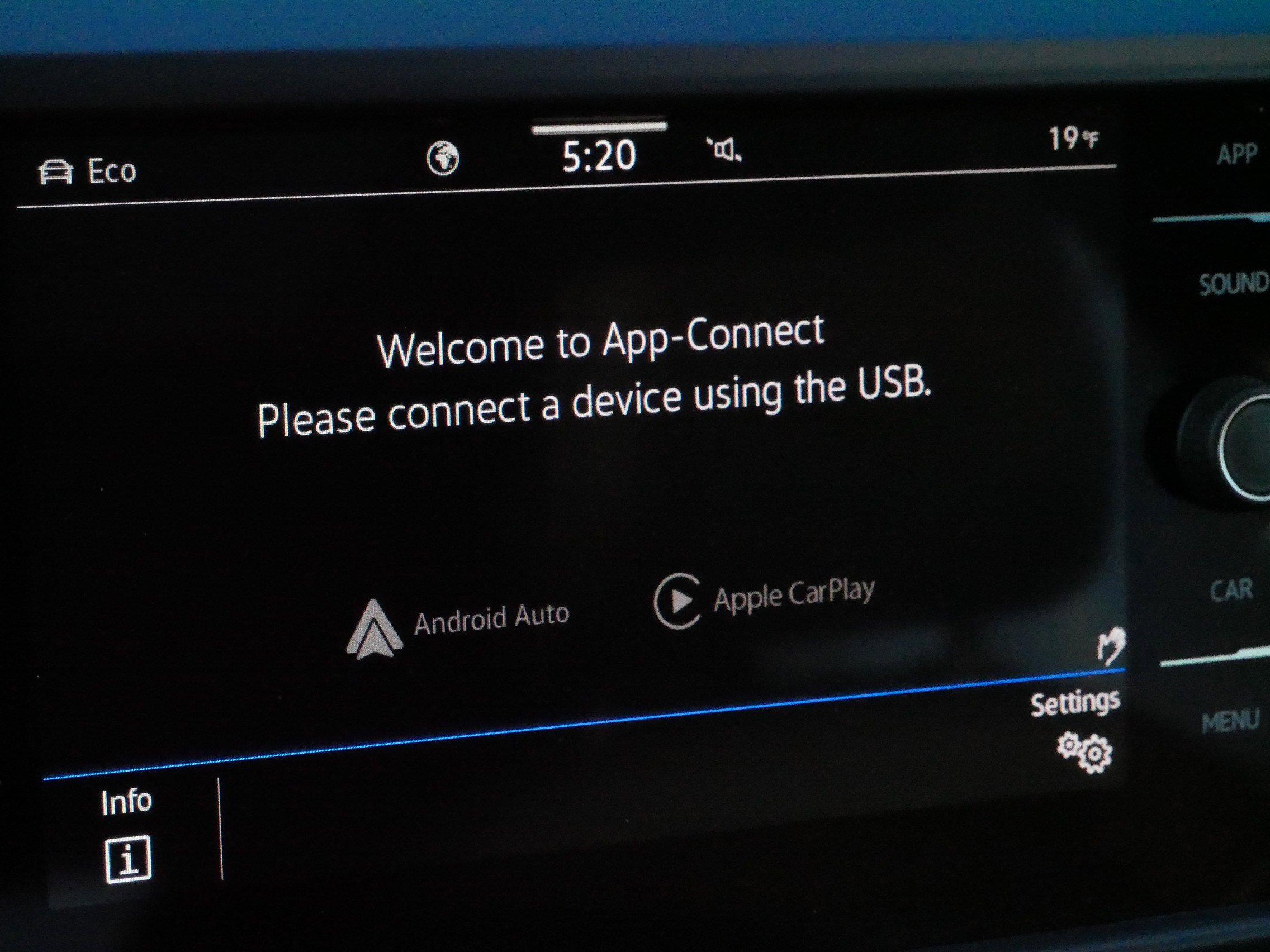 Certified 2024 Volkswagen Taos SE w/ Panoramic Sunroof Package image 33