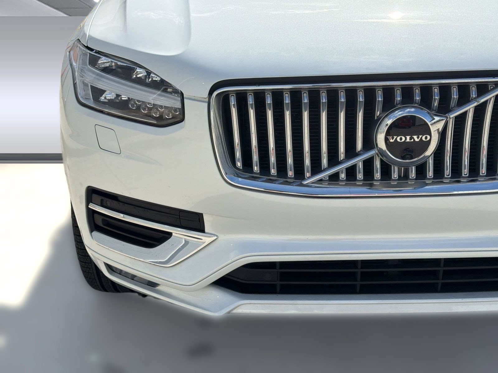 Certified 2023 Volvo XC90 B6 Ultimate w/ Protection Package Premier AWD/4WD image 28
