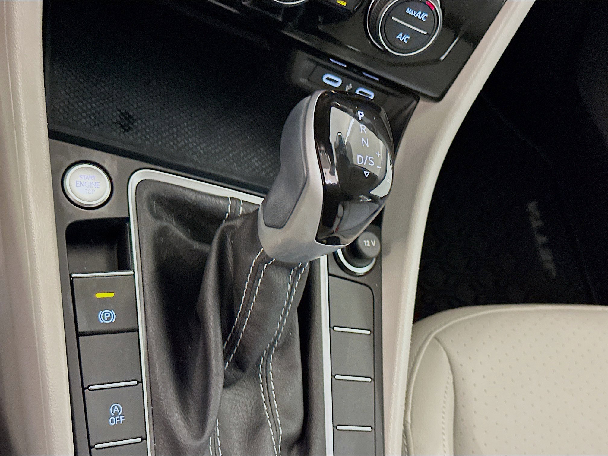 Used 2024 Volkswagen Jetta SE image 24