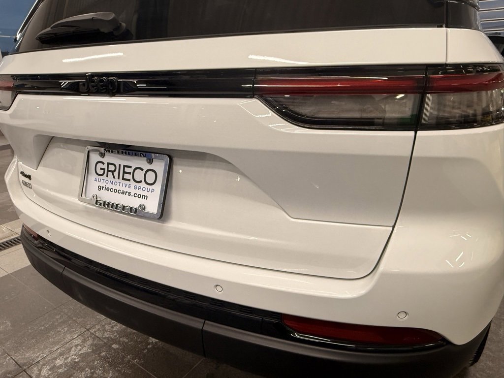 Certified 2025 Jeep Grand Cherokee Altitude image 10