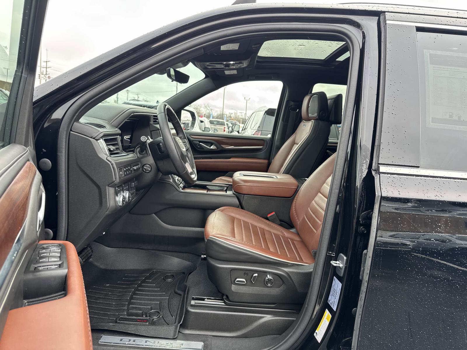 Used 2023 GMC Yukon Denali Ultimate image 21