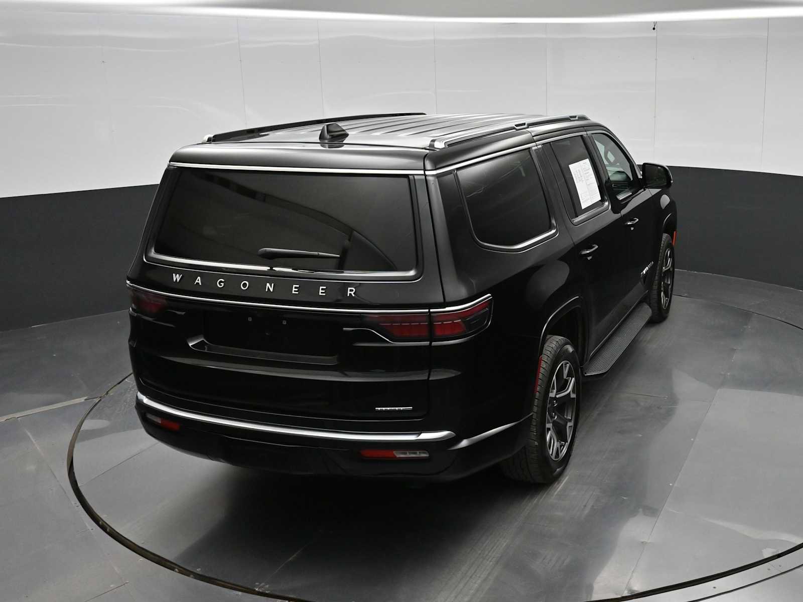 Used 2024 Jeep Wagoneer Series III AWD/4WD image 28
