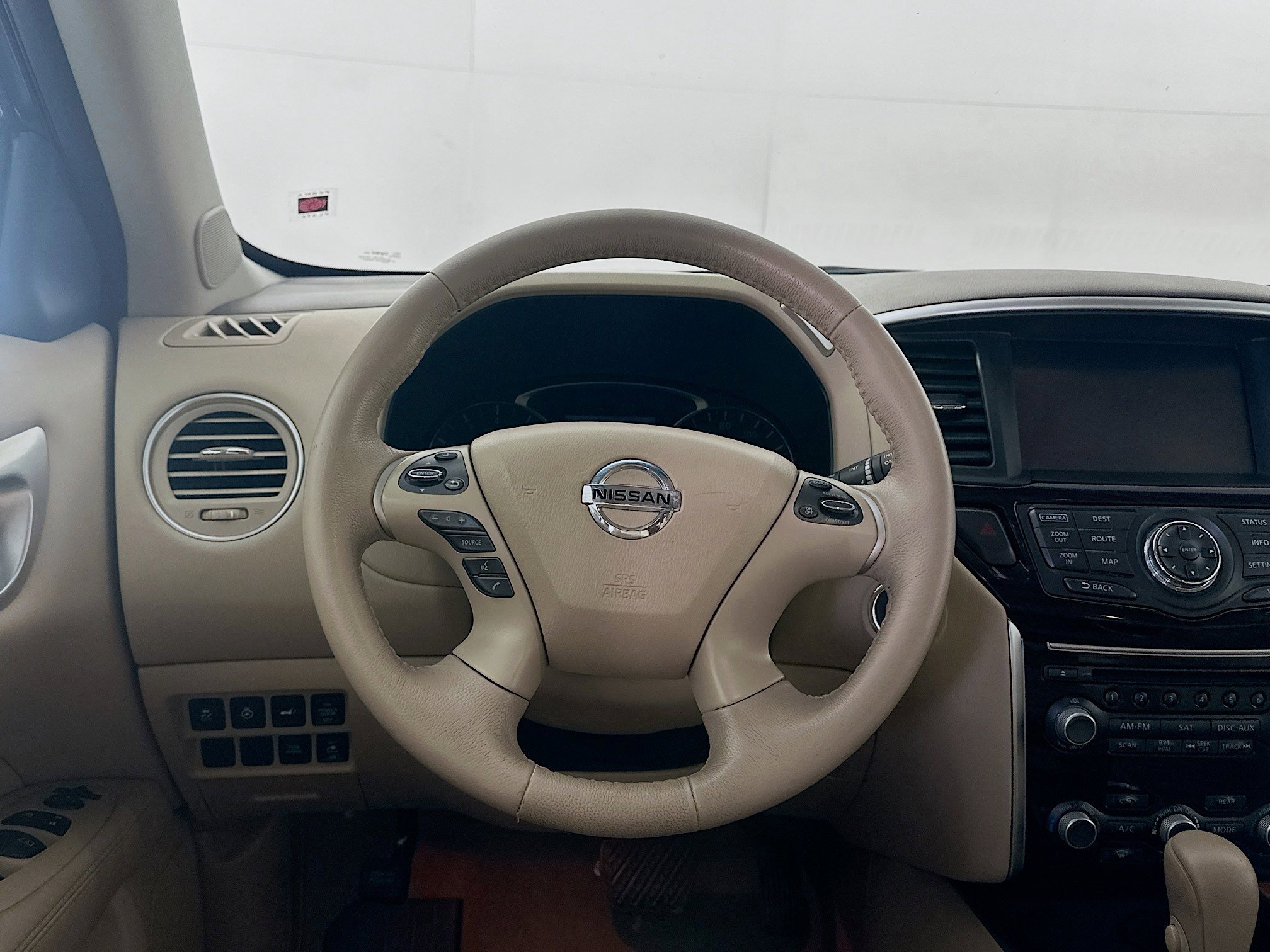 Used 2014 Nissan Pathfinder Platinum image 17