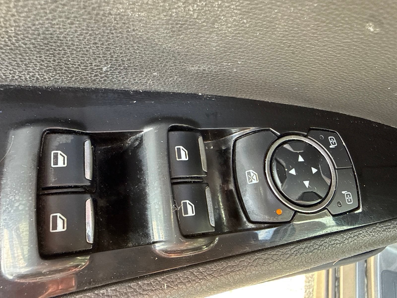 Used 2015 Ford Fusion SE w/ Equipment Group 202A FWD image 18