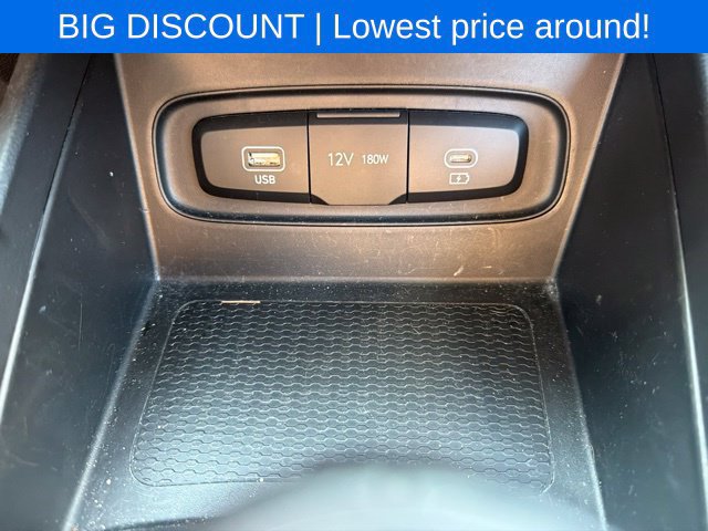 Used 2025 Hyundai Venue SEL FWD image 30