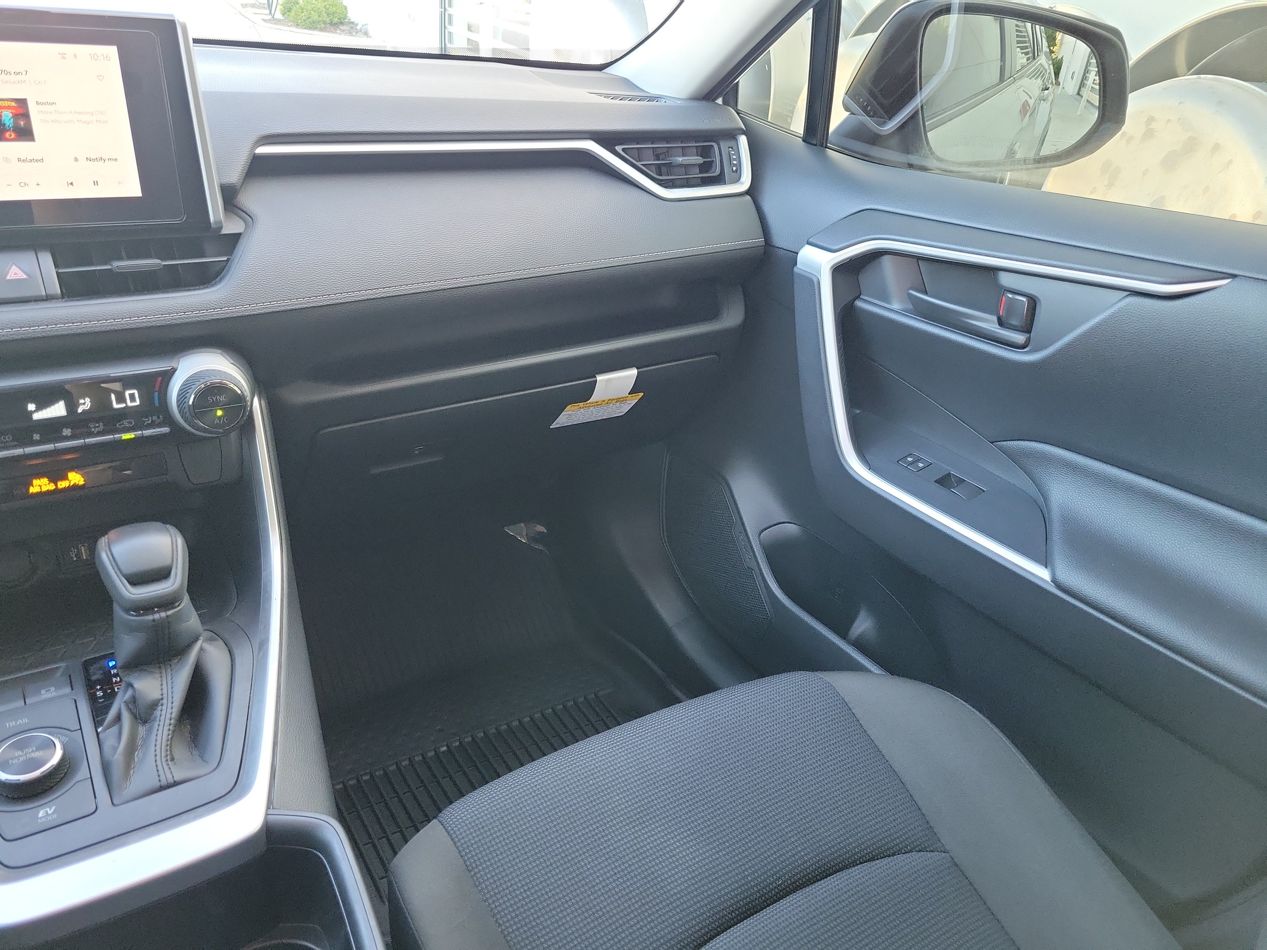Used 2025 Toyota RAV4 LE AWD/4WD image 21