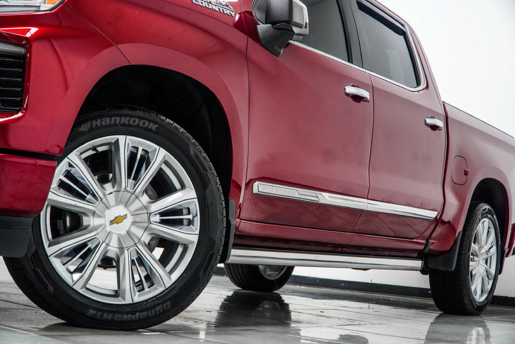 Used 2023 Chevrolet Silverado 1500 High Country w/ Technology Package AWD/4WD image 8
