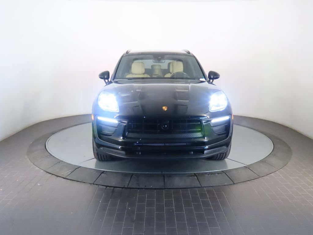 Certified 2026 Porsche Macan AWD/4WD image 10