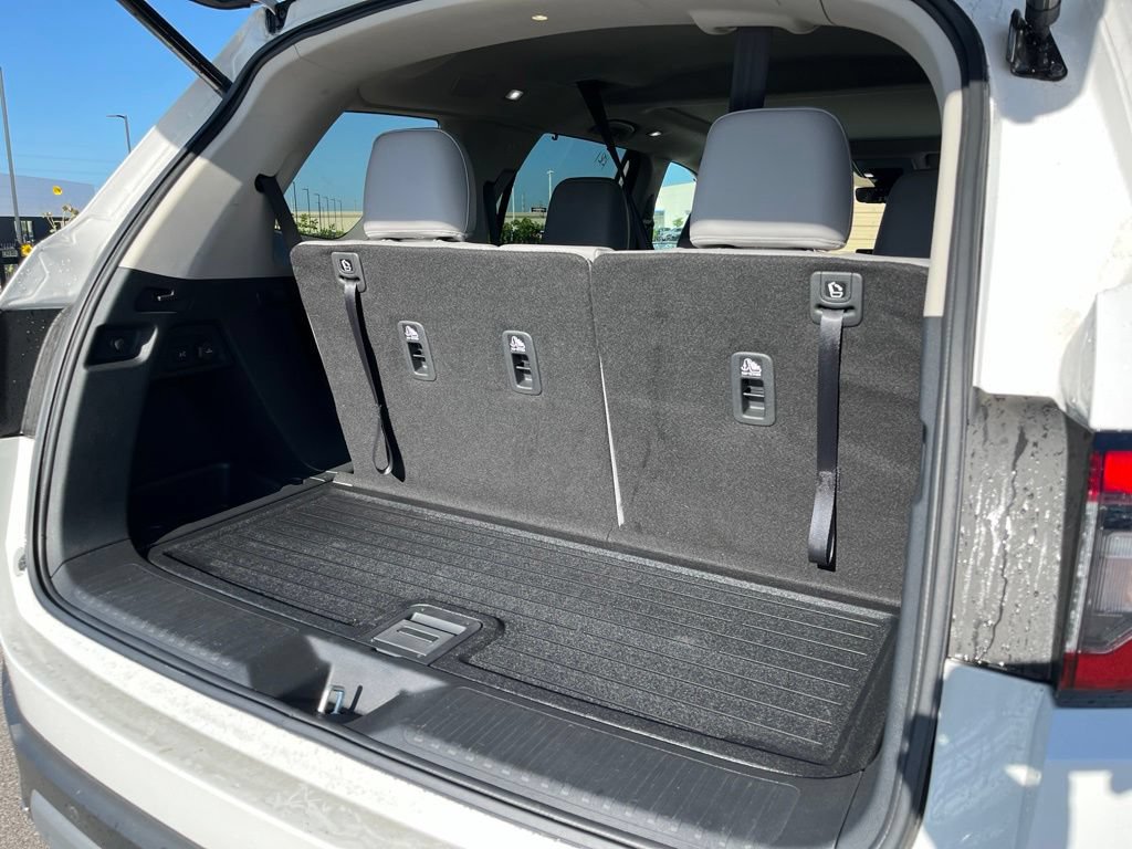 Certified 2025 Honda Pilot Touring image 10