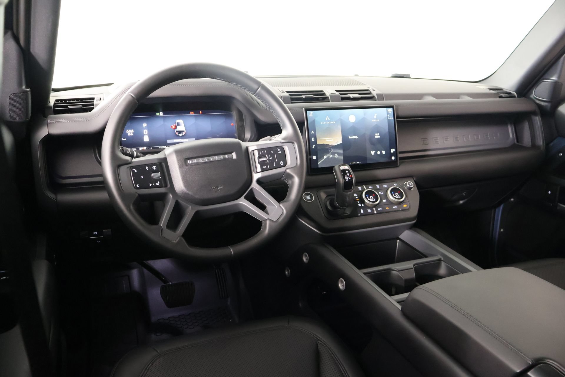 Used 2025 Land Rover Defender 110 X-Dynamic SE AWD/4WD image 3