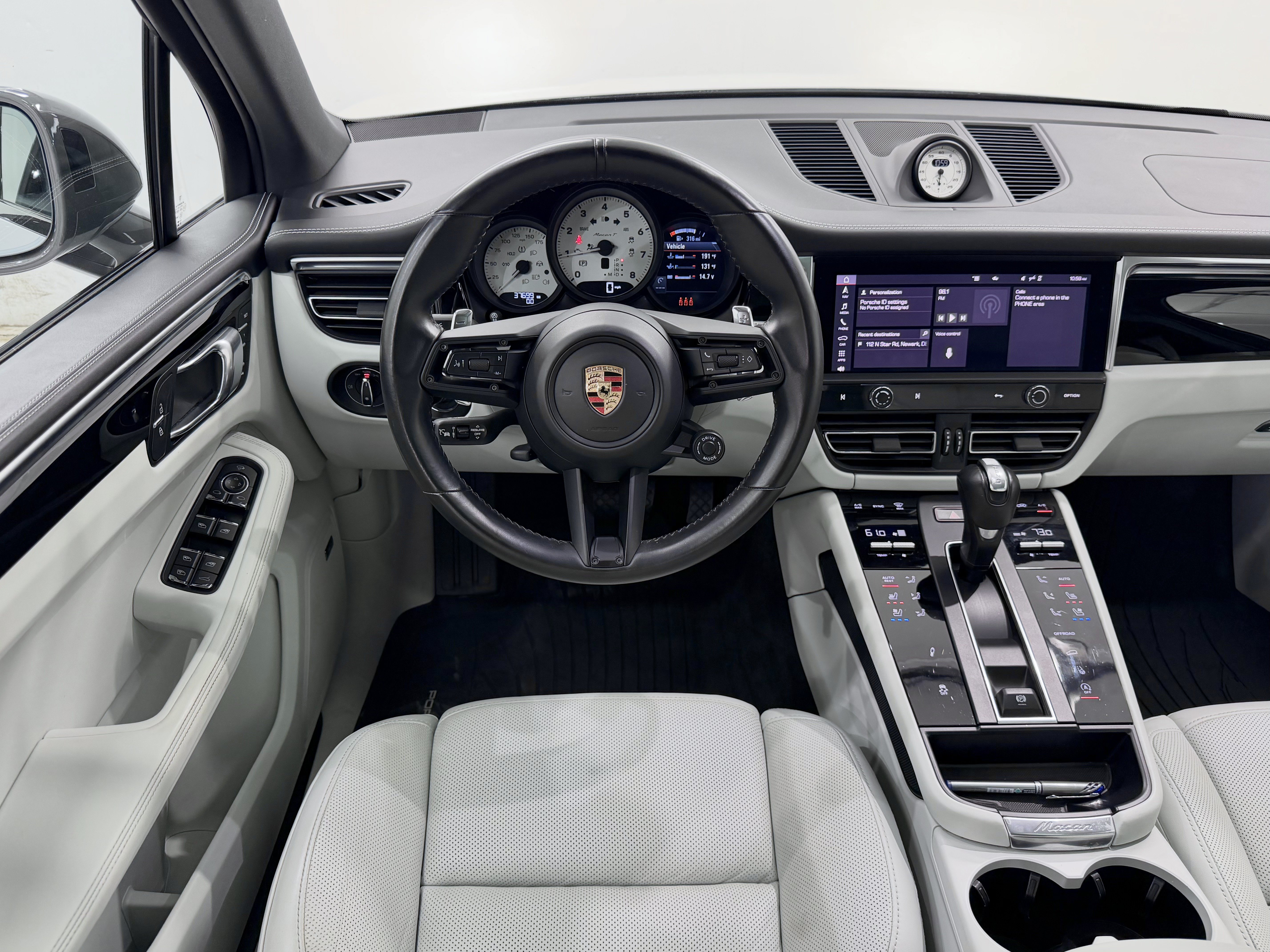Certified 2023 Porsche Macan Turbo AWD/4WD image 26