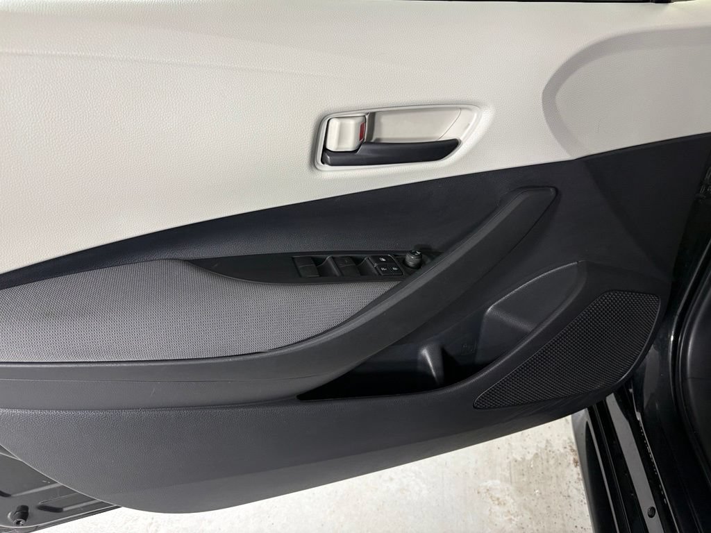 Used 2022 Toyota Corolla LE w/ Carpet Mat Package (TMS) FWD image 14