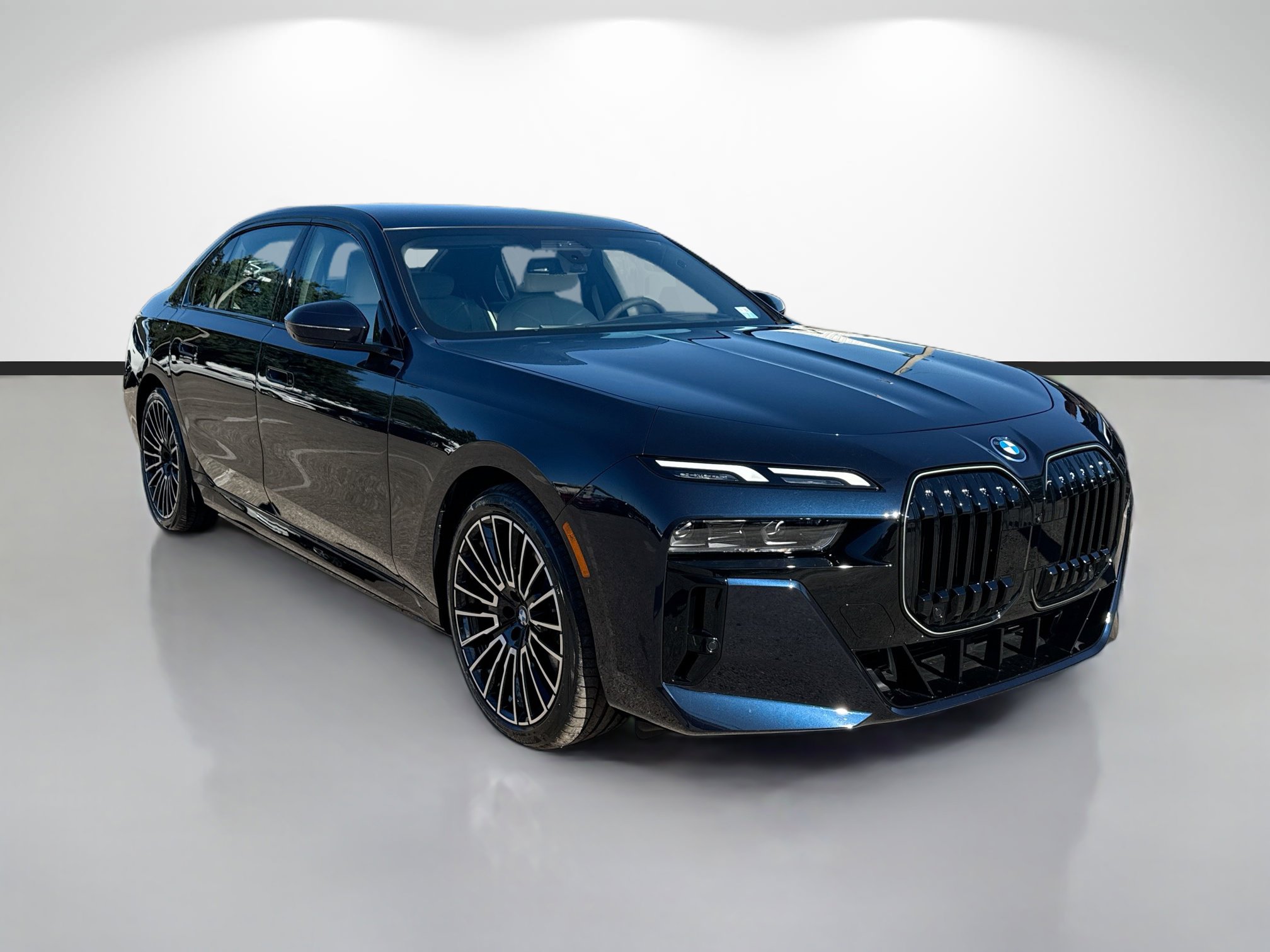 New 2026 BMW 750e xDrive image 1