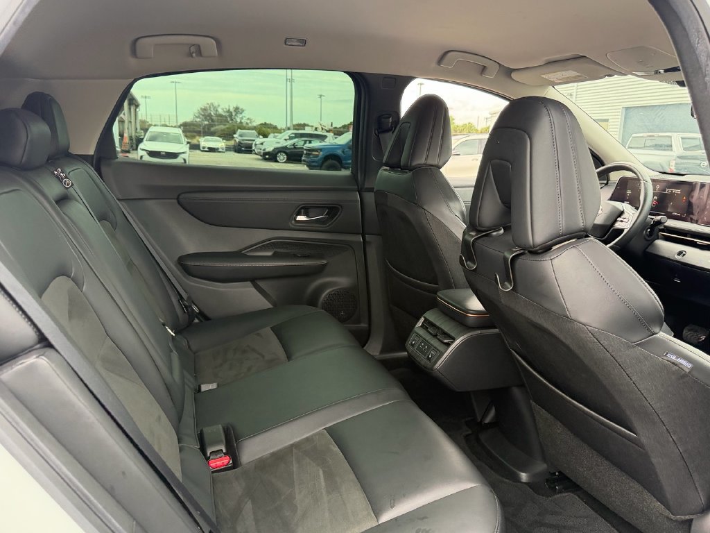 Used 2023 Nissan Ariya FWD image 16