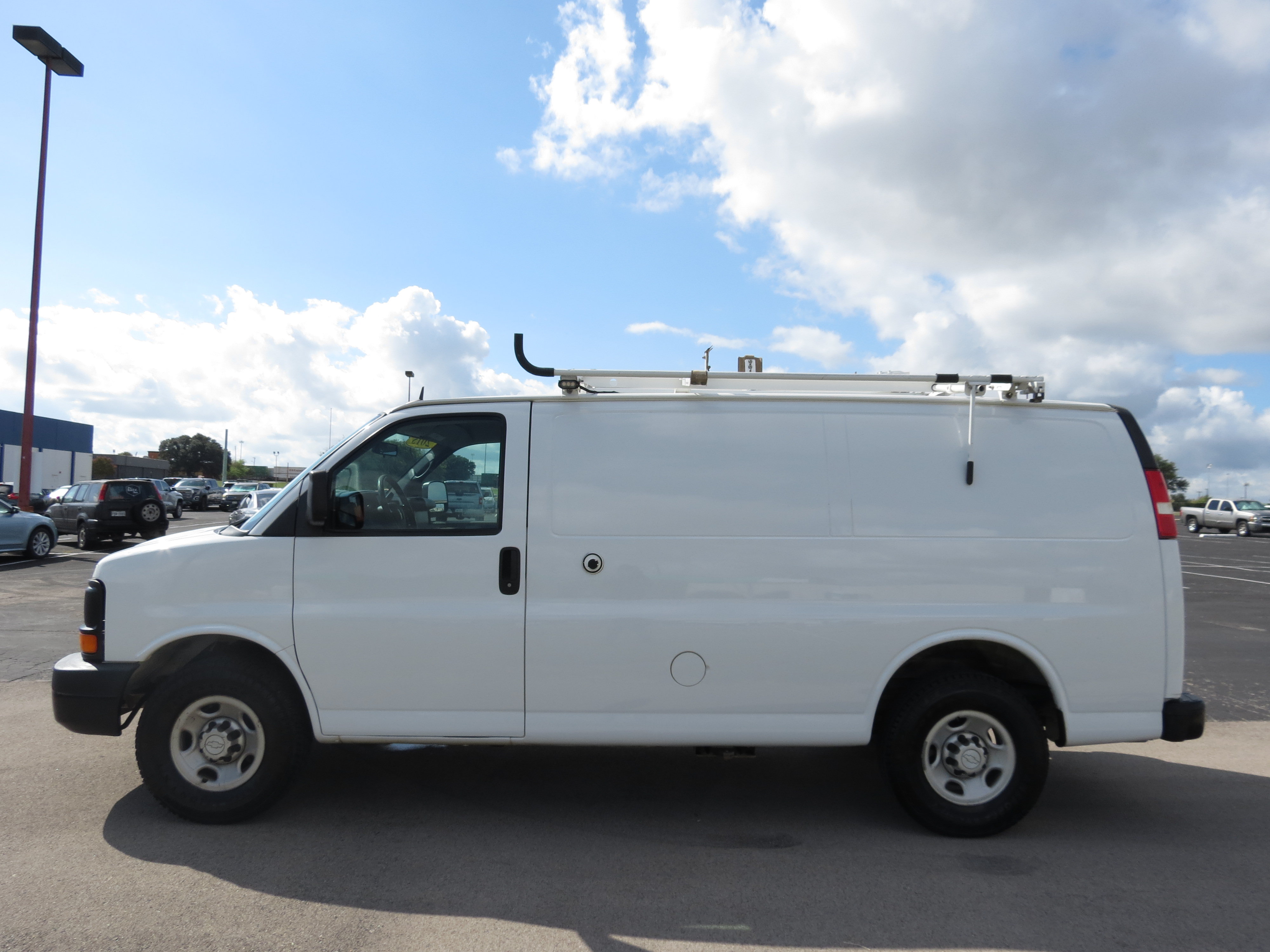 Used 2015 Chevrolet Express 2500 RWD image 5