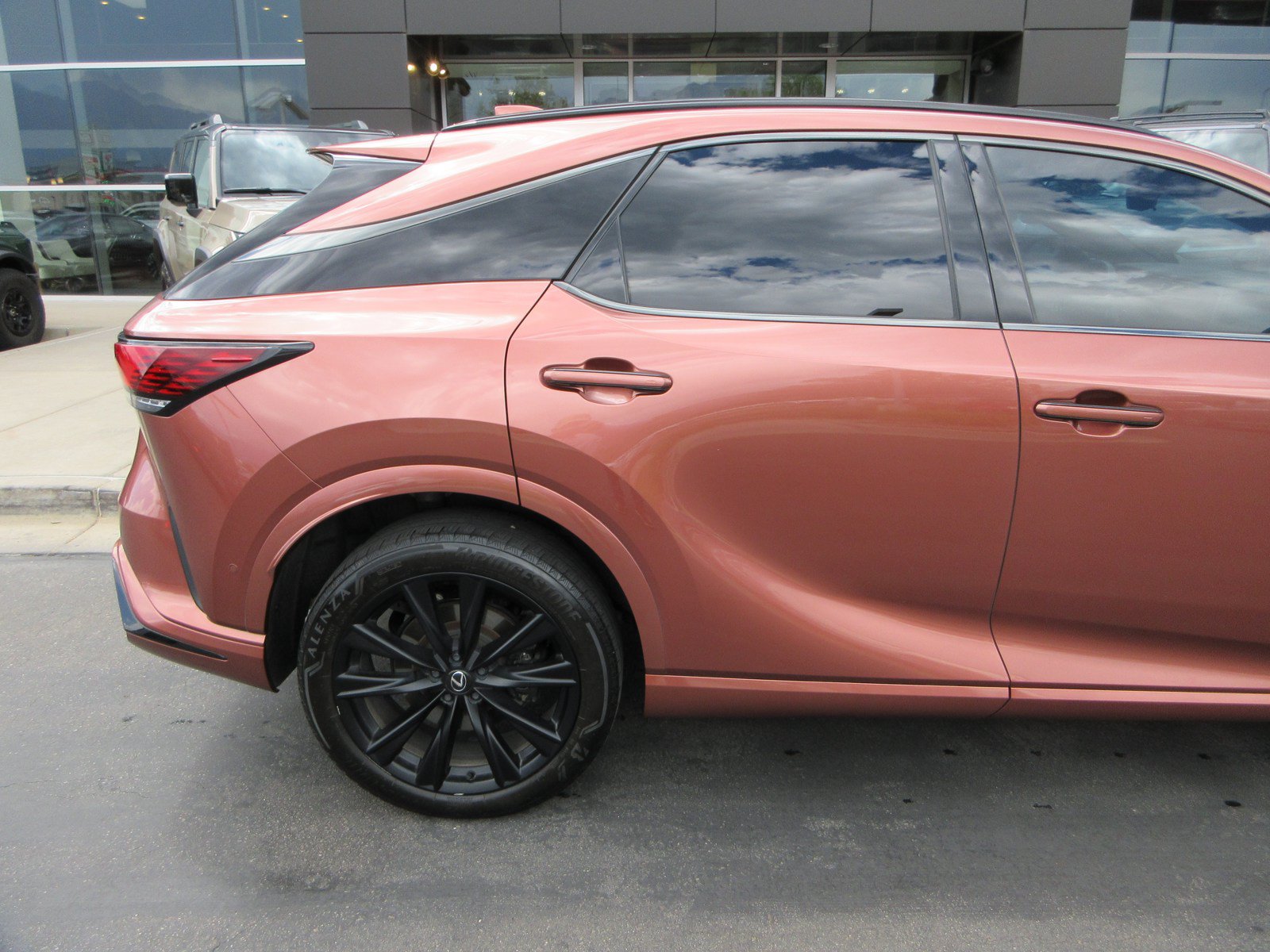Used 2023 Lexus RX 500h F Sport w/ Accessory Package (Z1) AWD/4WD image 11