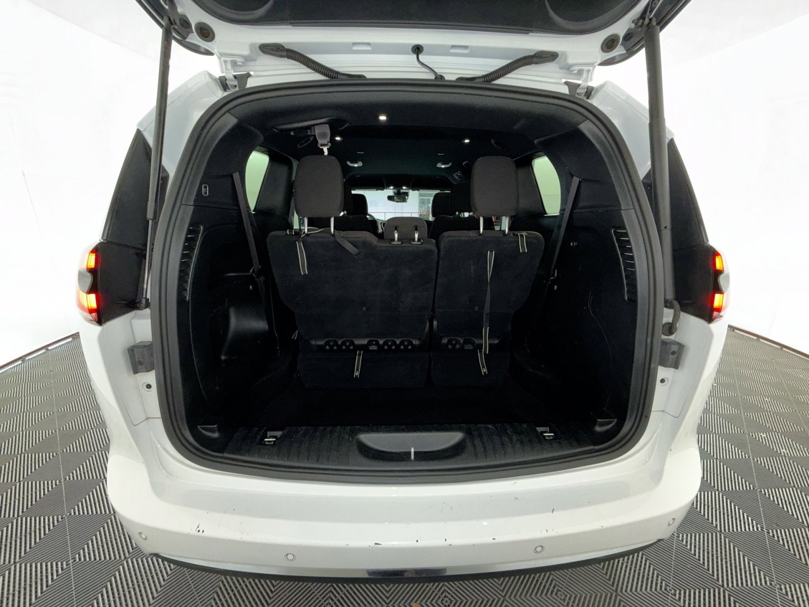 Used 2023 Chrysler Pacifica Touring FWD image 25