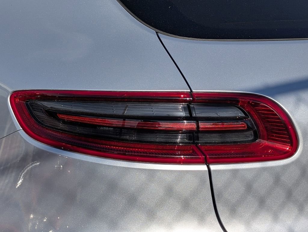 Used 2017 Porsche Macan AWD/4WD image 4