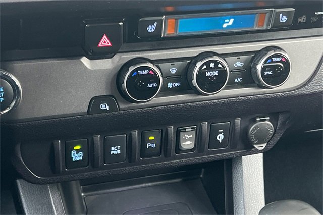 Used 2017 Toyota Tacoma TRD Sport image 26