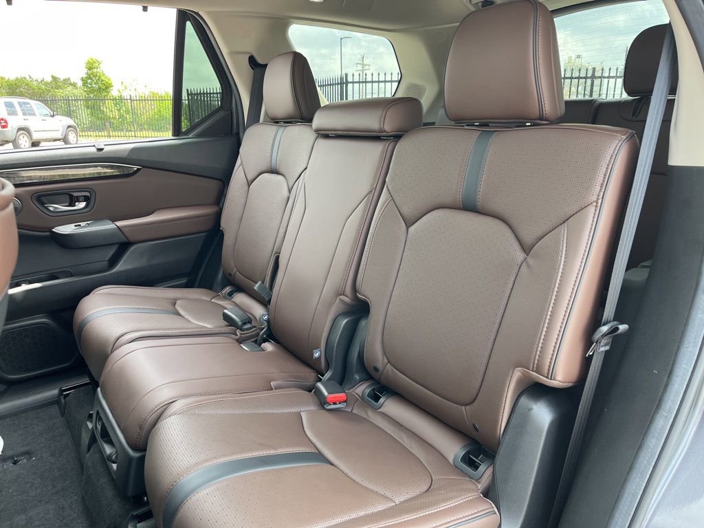 Used 2025 Honda Pilot Elite image 28