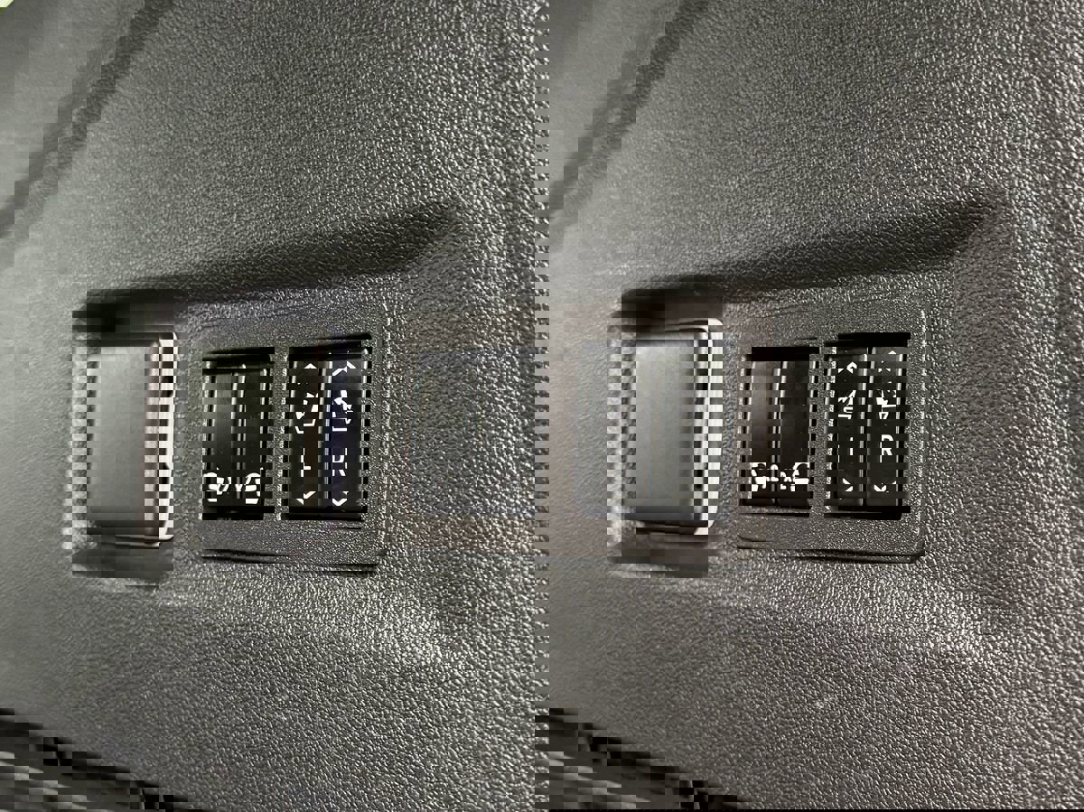 Used 2024 Chevrolet Suburban RST w/ Luxury Package image 35