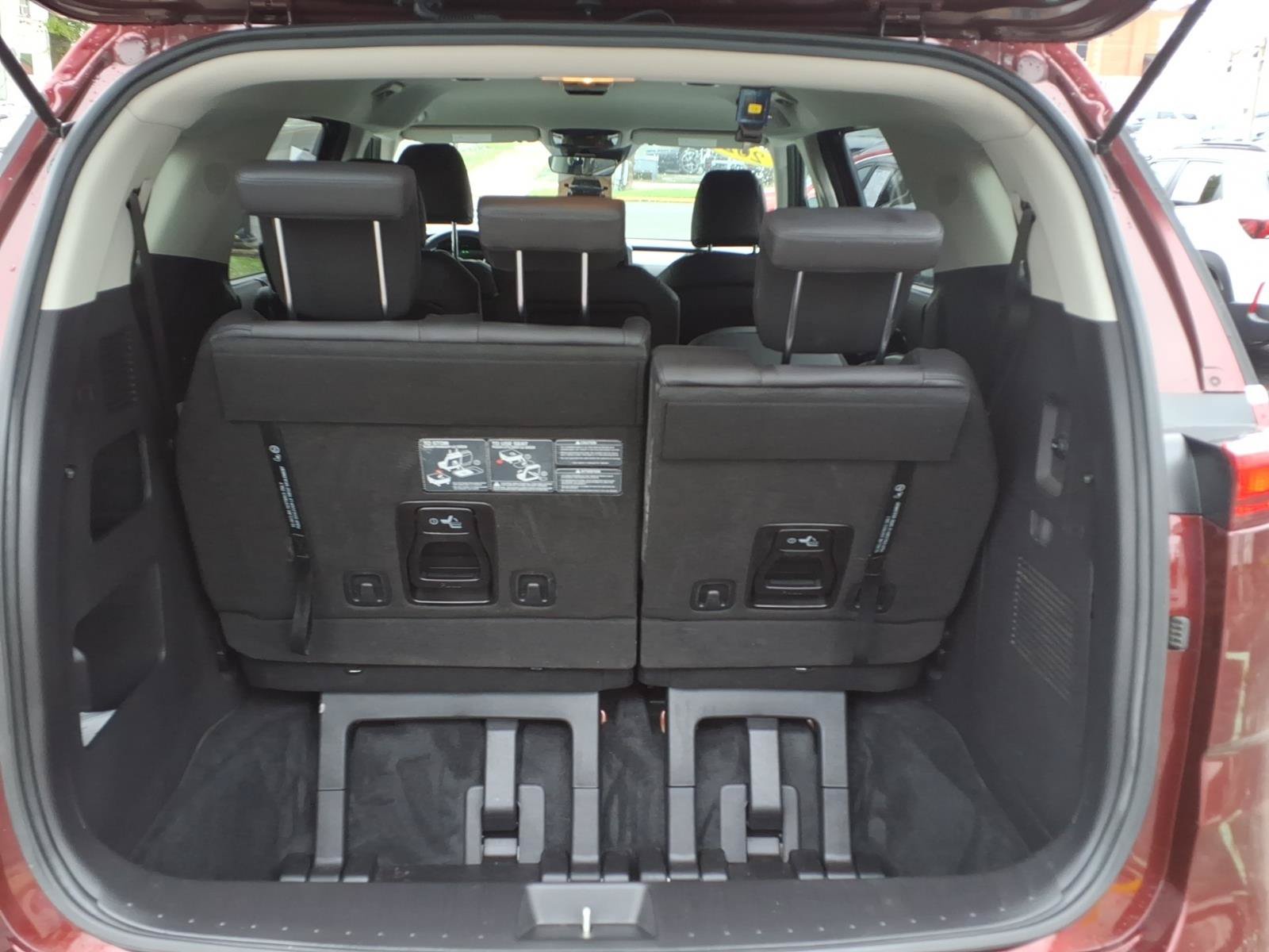 Used 2023 Kia Carnival EX FWD image 19