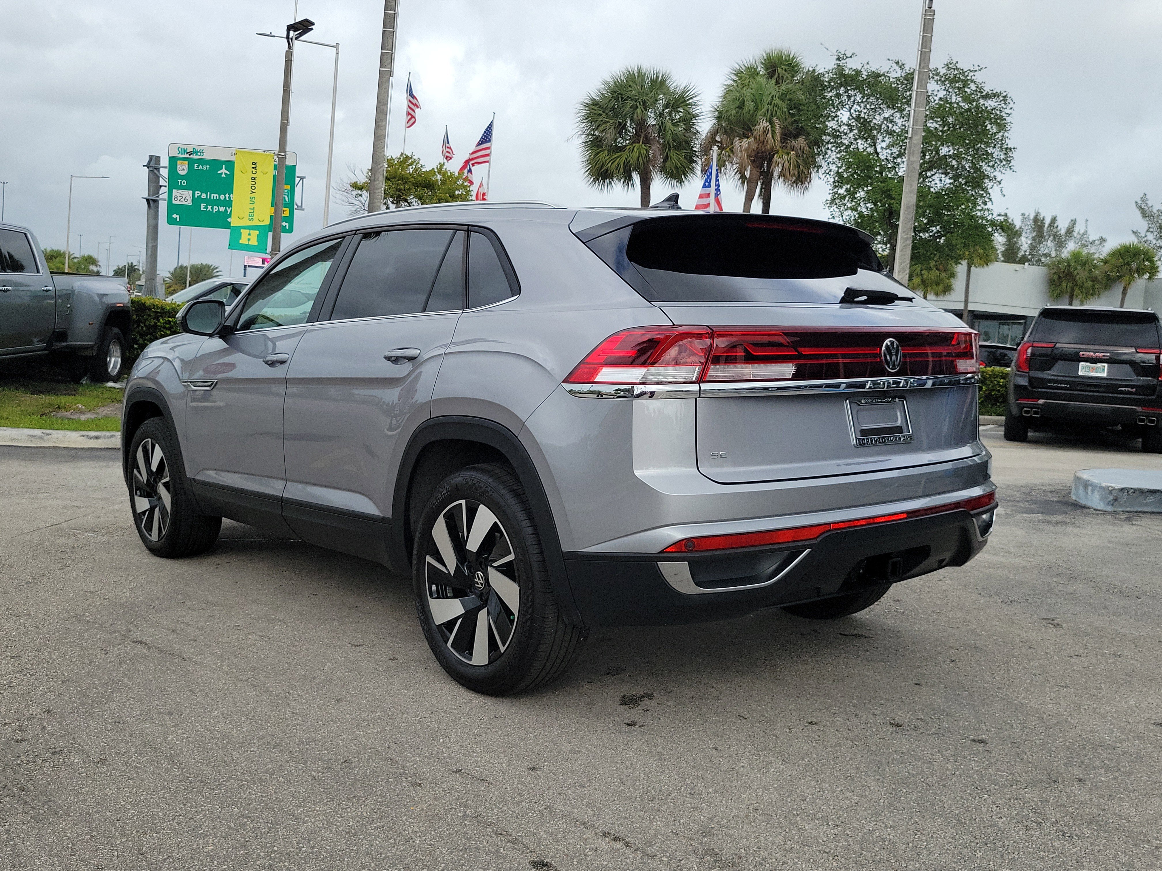 Used 2024 Volkswagen Atlas Cross Sport SE image 7