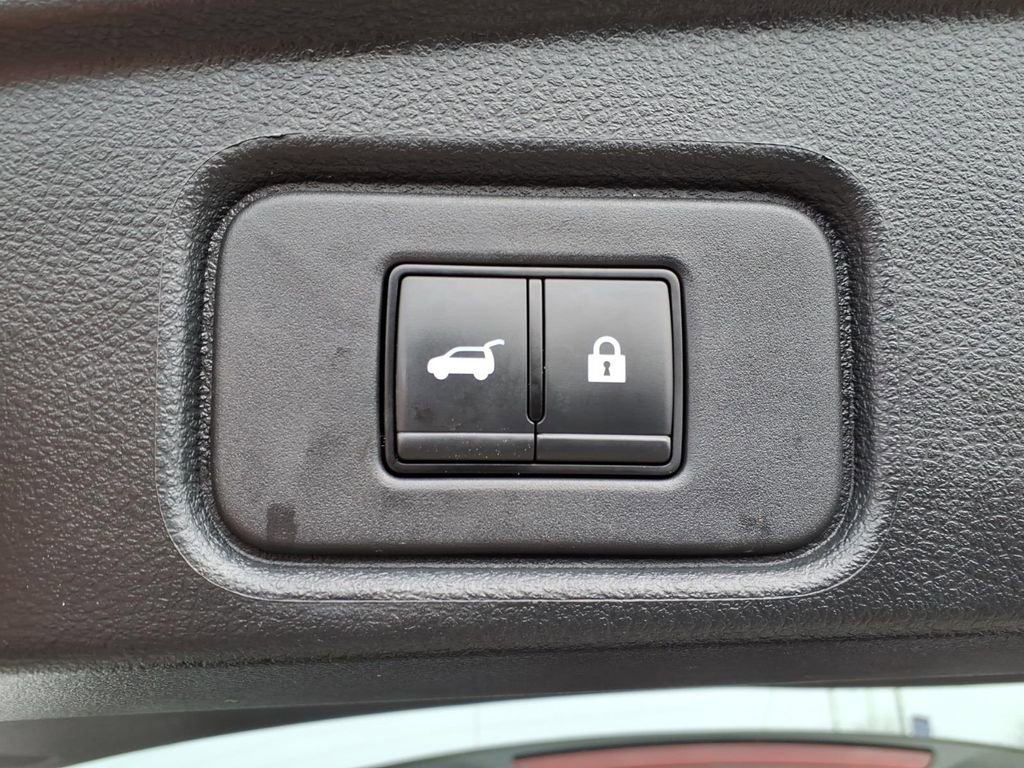 Certified 2023 Nissan Pathfinder SL w/ Lighting Package (N92) image 9