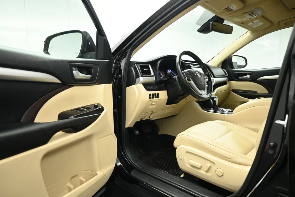 Used 2018 Toyota Highlander XLE AWD/4WD image 7