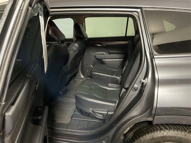 Used 2020 Toyota Highlander Platinum image 31