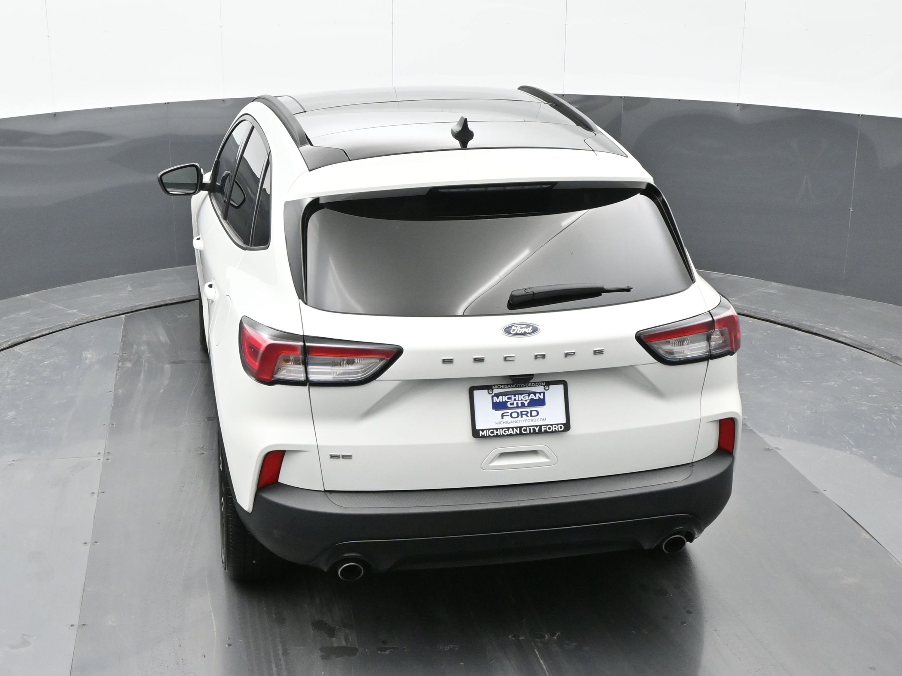 Used 2022 Ford Escape SE w/ SE Sport Appearance Package image 39