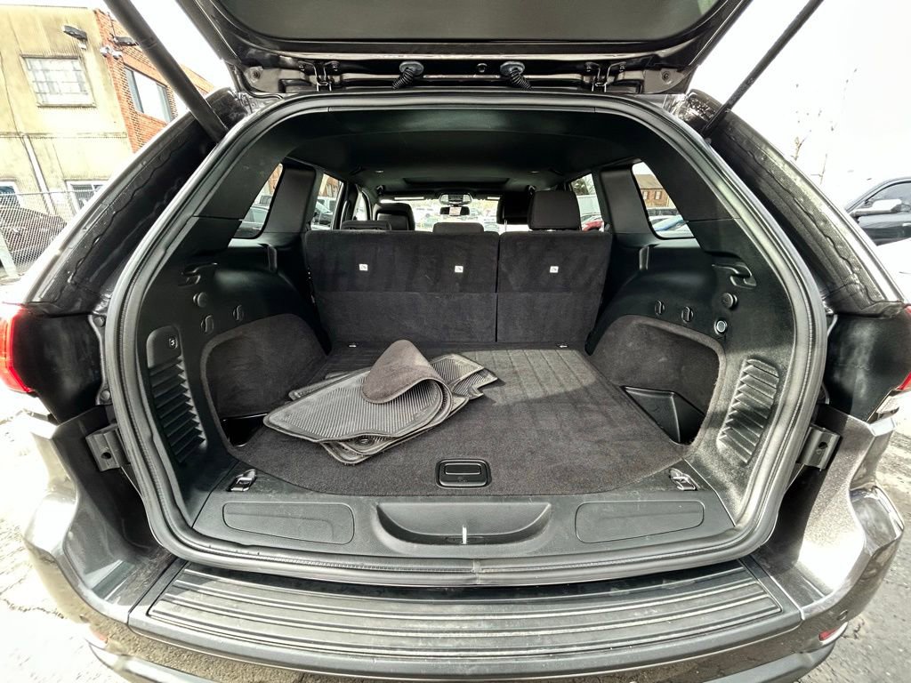 Used 2016 Jeep Grand Cherokee Laredo 75th Anniversary image 29