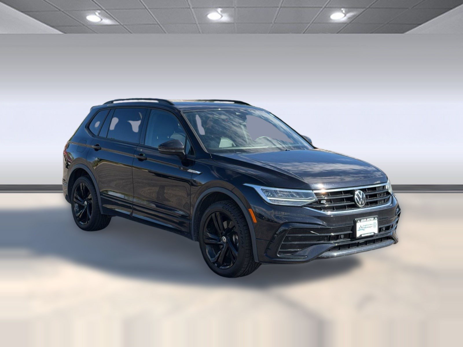 Used 2023 Volkswagen Tiguan SE R-Line AWD/4WD image 7