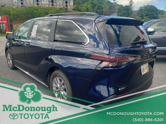 Certified 2025 Toyota Sienna XLE FWD image 8