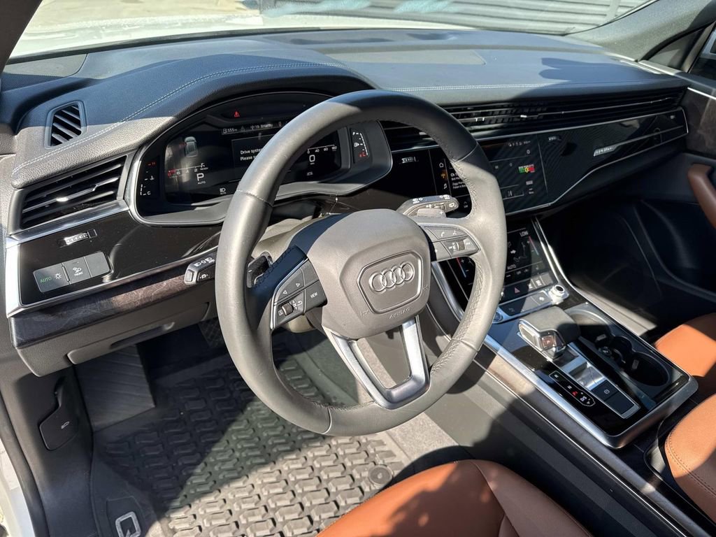Used 2023 Audi Q8 Premium image 4