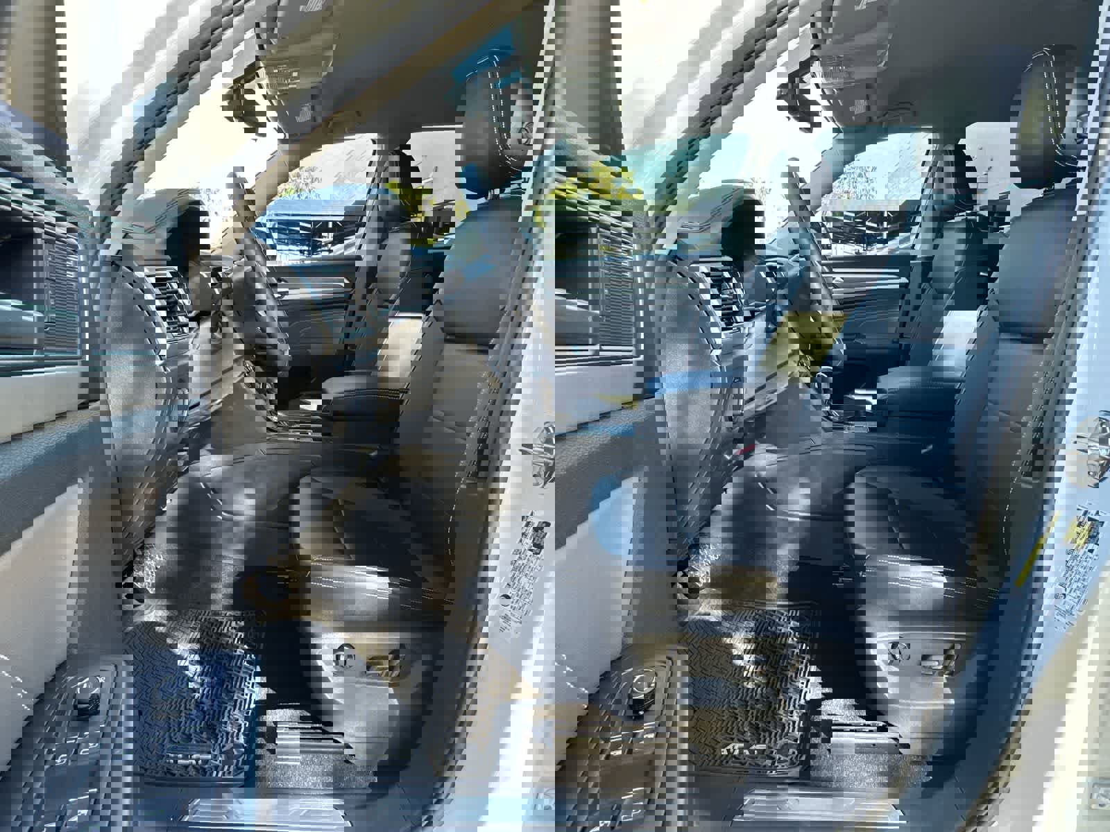 Used 2023 Volkswagen Atlas SE FWD image 2