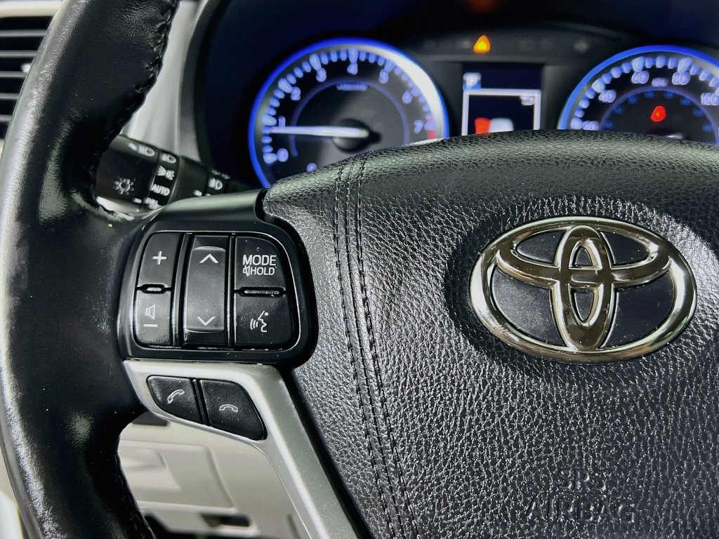 Used 2018 Toyota Highlander XLE FWD image 16