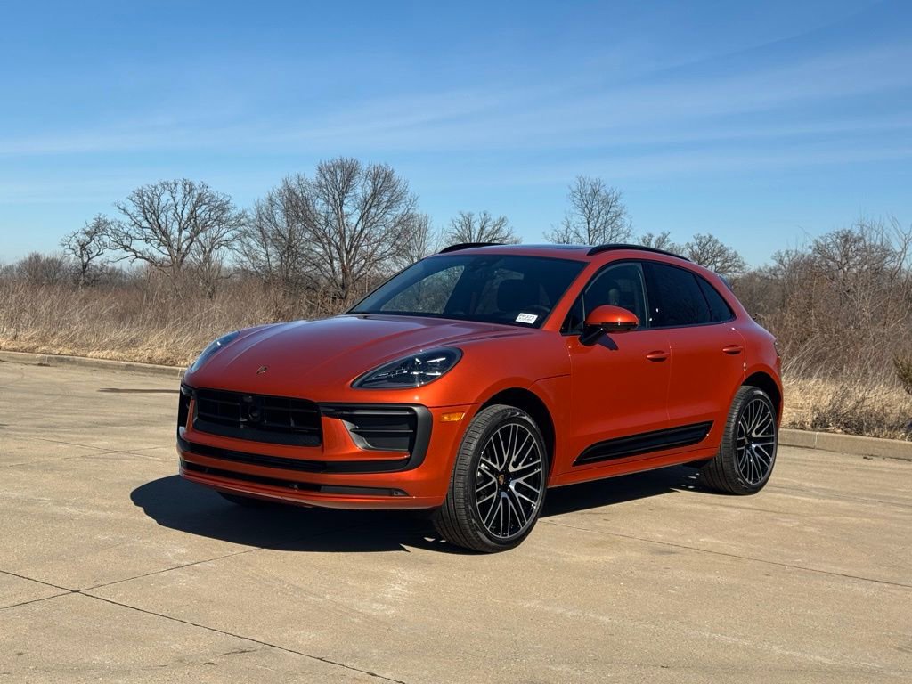 Used 2025 Porsche Macan AWD/4WD image 8