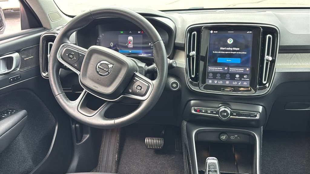 Certified 2025 Volvo XC40 B5 Plus w/ Climate Package AWD/4WD image 6