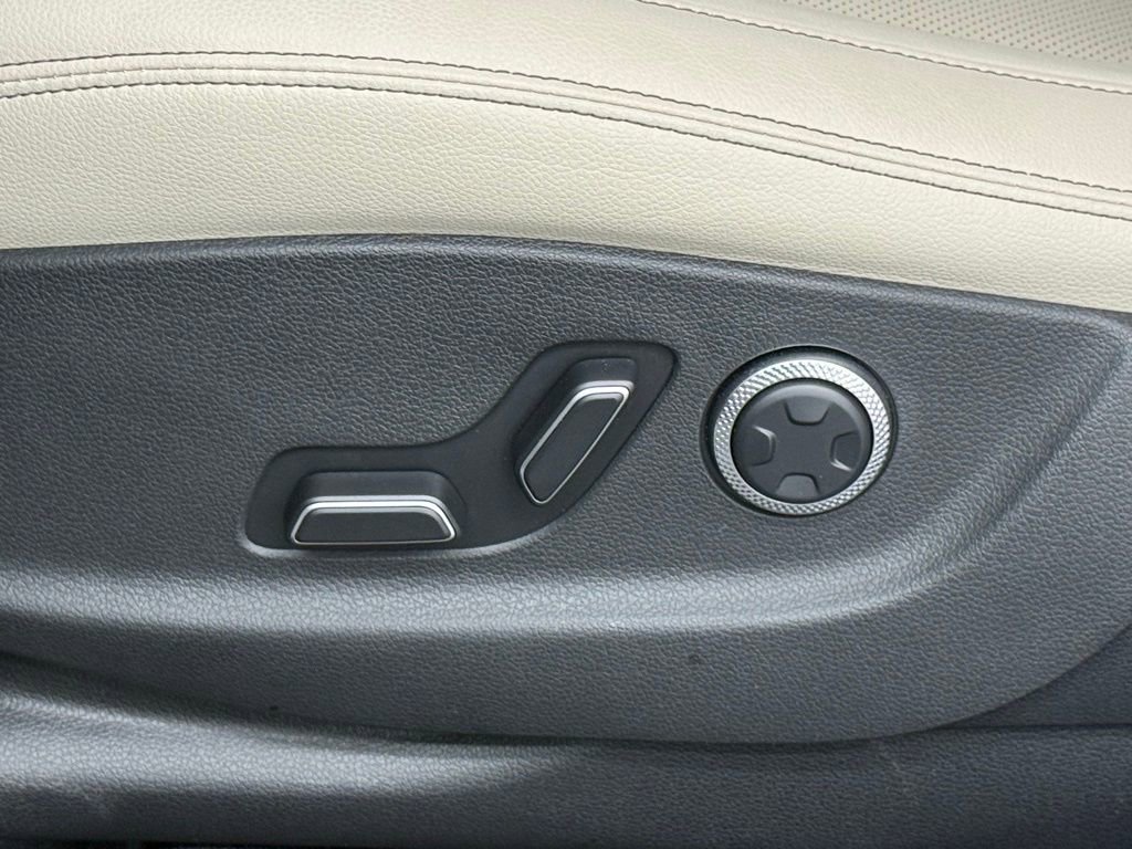 Used 2026 Genesis GV70 2.5T Select image 17