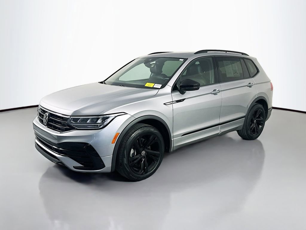 Used 2023 Volkswagen Tiguan SE R-Line image 3