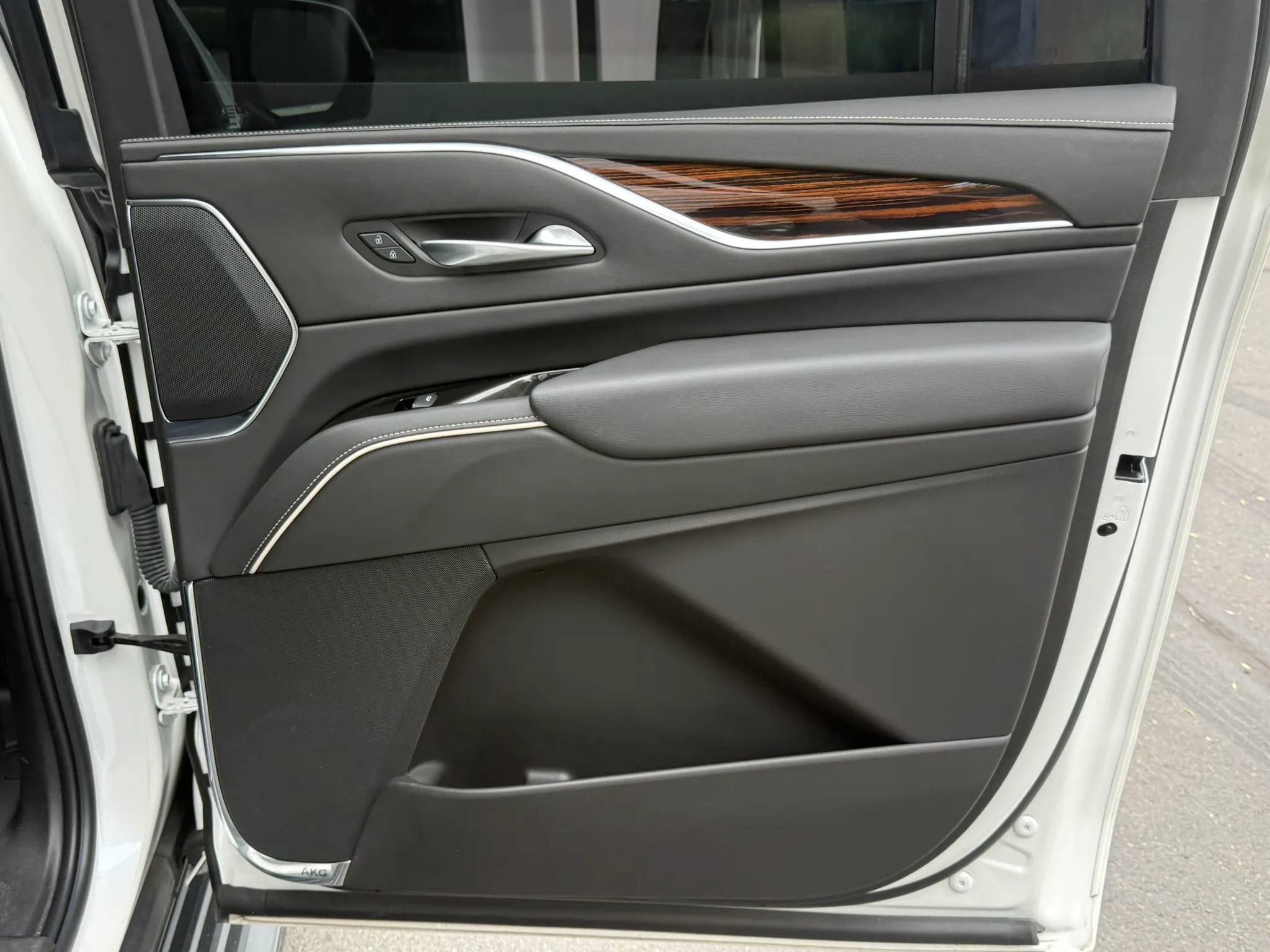 Used 2022 Cadillac Escalade ESV Luxury AWD/4WD image 38