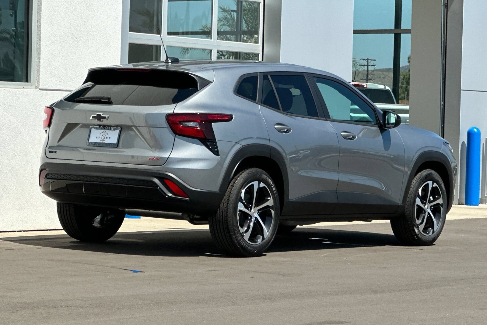 New 2026 Chevrolet Trax RS w/ Sunroof Package FWD image 4