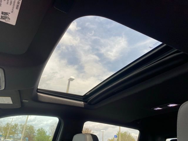 Used 2019 Chevrolet Silverado 1500 High Country w/ Technology Package image 23