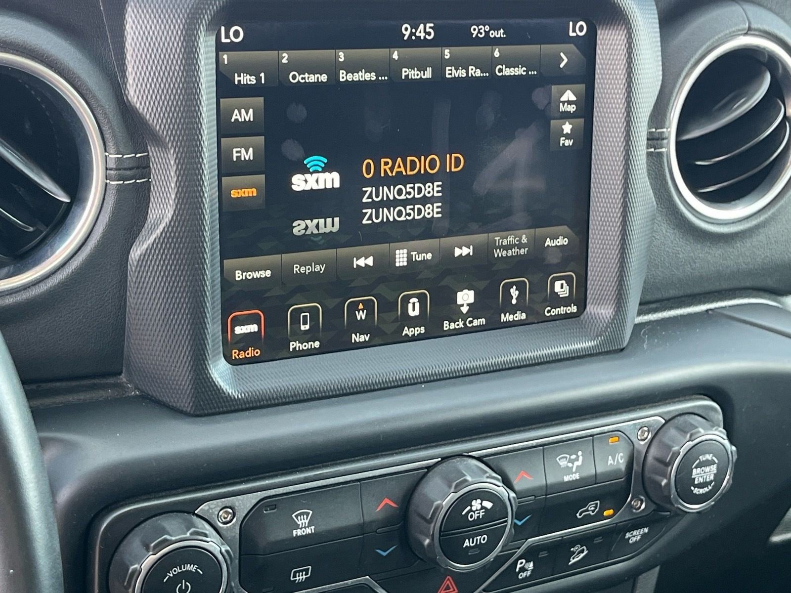 Used 2019 Jeep Wrangler Unlimited Sahara AWD/4WD image 24
