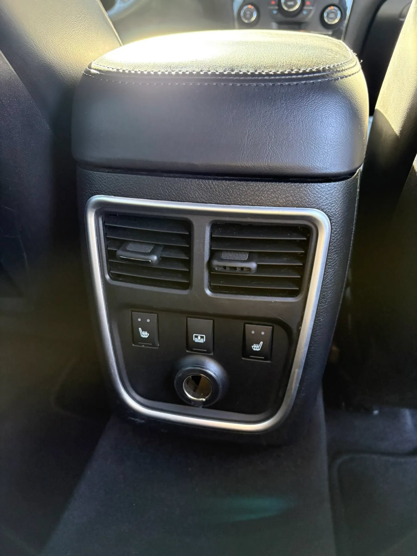 Used 2014 Chrysler 300 C w/ Light Group RWD image 27