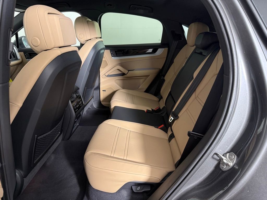 Certified 2025 Porsche Cayenne Coupe image 23