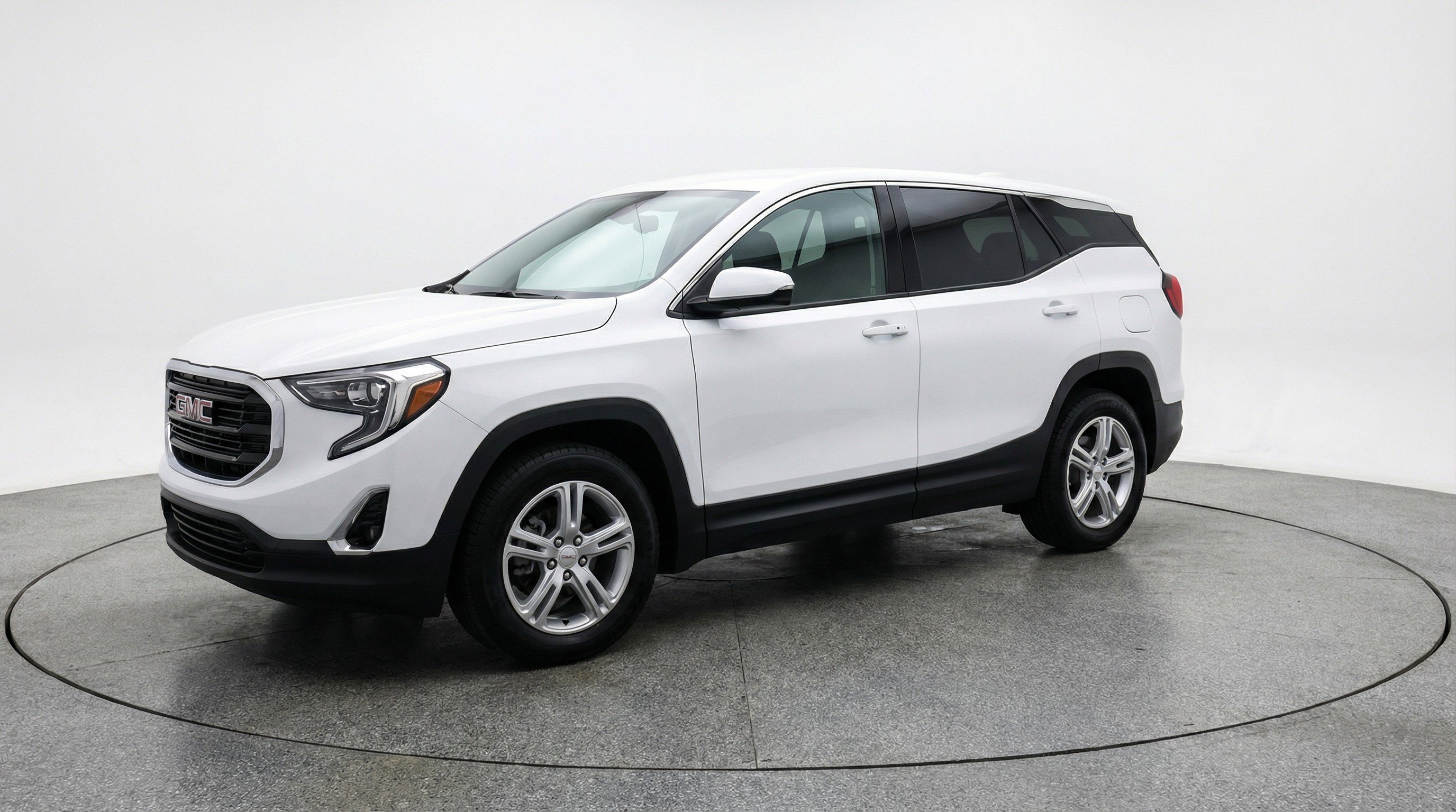 Used 2024 GMC Terrain SLE image 3
