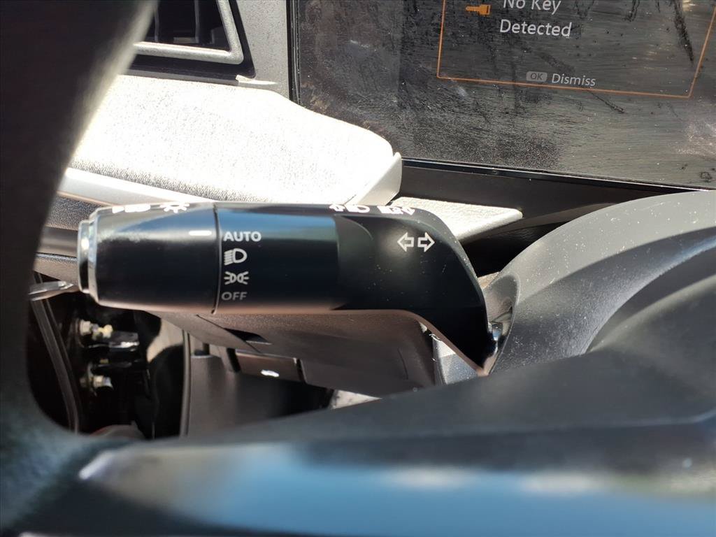Used 2025 Nissan Kicks SV AWD/4WD image 18