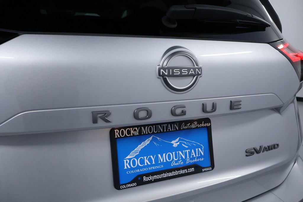 Used 2024 Nissan Rogue SV image 10